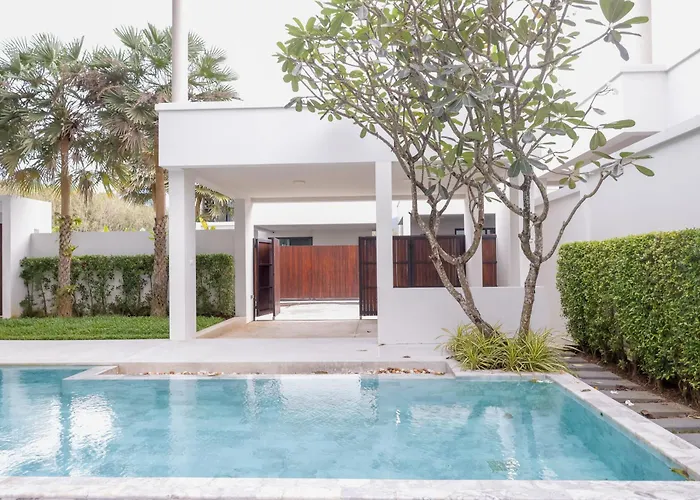 Bangtao Modern Luxury 3-Bd Villa Near Laguna Park