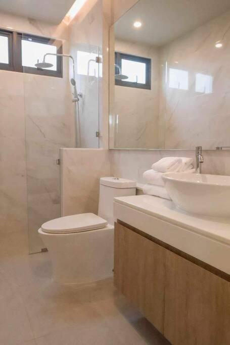 Bangtao Modern Luxury 3-bd Near Laguna Park Villa