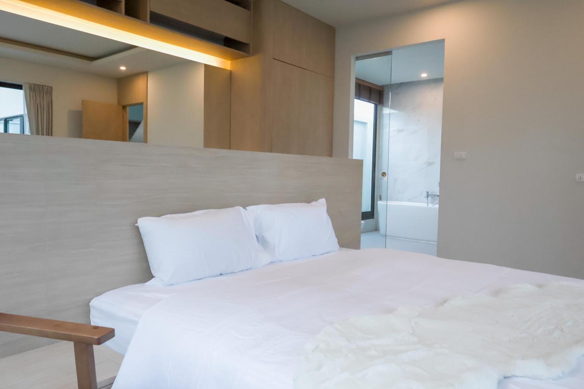 Villa Bangtao Modern Luxury 3-bd Near Laguna Park Phuket
